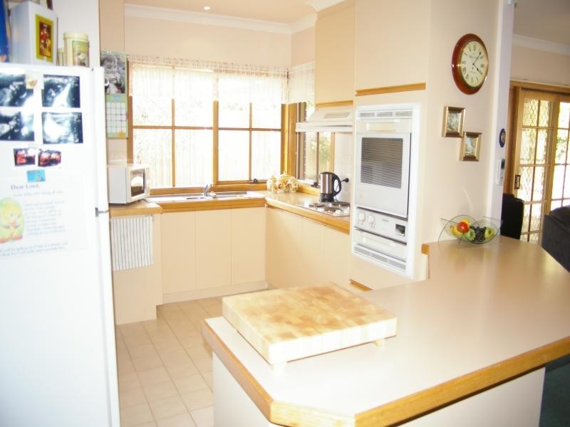 Unit 2/23 Farrell St, New Gisborne VIC 3438