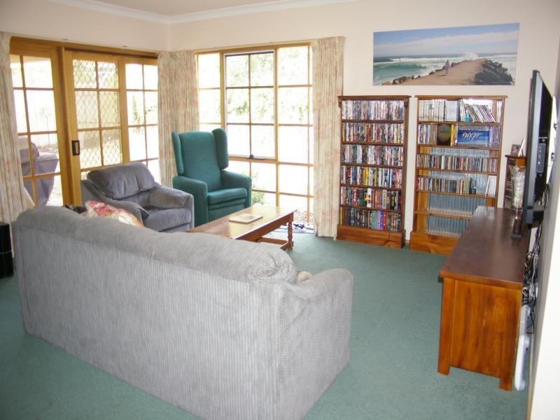 Unit 2/23 Farrell St, New Gisborne VIC 3438