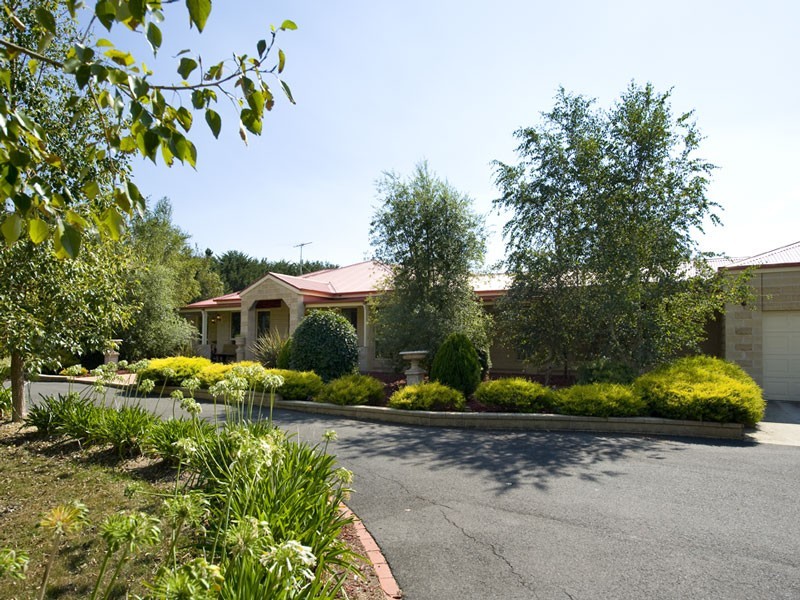 242 Couangalt Rd, Gisborne South VIC 3437