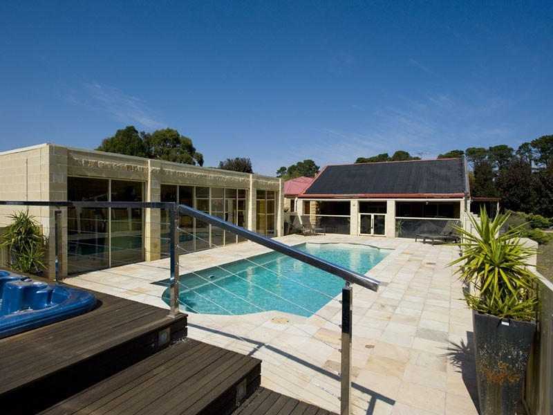242 Couangalt Rd, Gisborne South VIC 3437