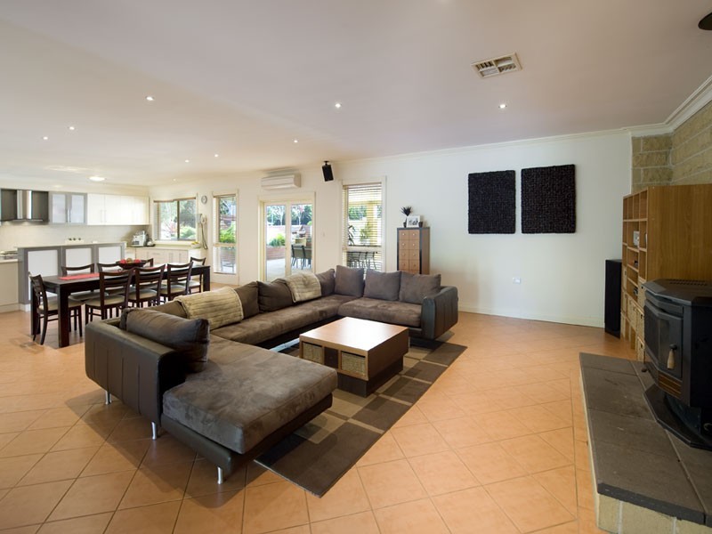 242 Couangalt Rd, Gisborne South VIC 3437