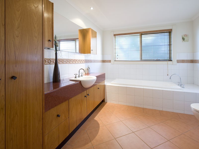 242 Couangalt Rd, Gisborne South VIC 3437