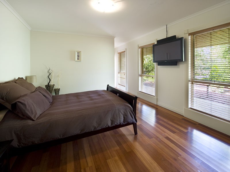 242 Couangalt Rd, Gisborne South VIC 3437