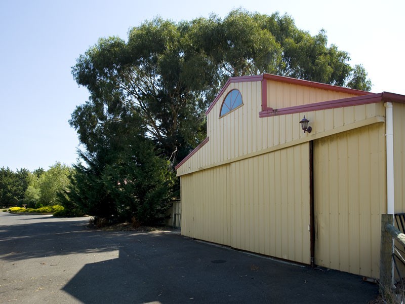 242 Couangalt Rd, Gisborne South VIC 3437