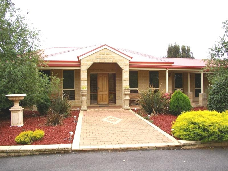 242 Couangalt Rd, Gisborne South VIC 3437