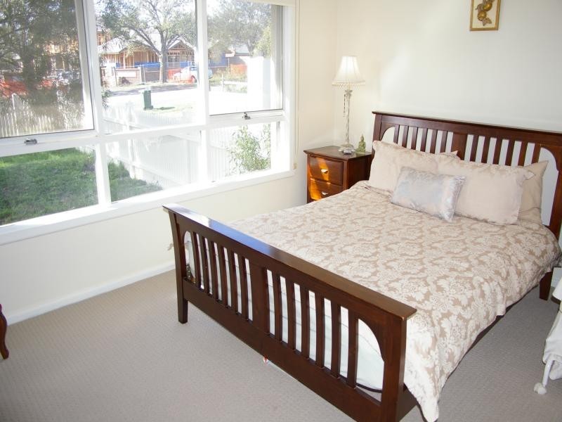 1/10 Rodney St, Gisborne VIC 3437