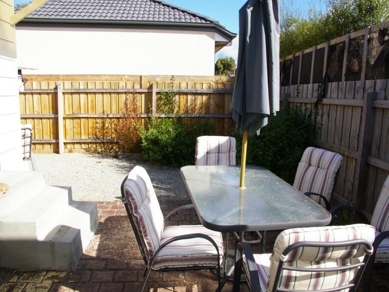 1/10 Rodney St, Gisborne VIC 3437