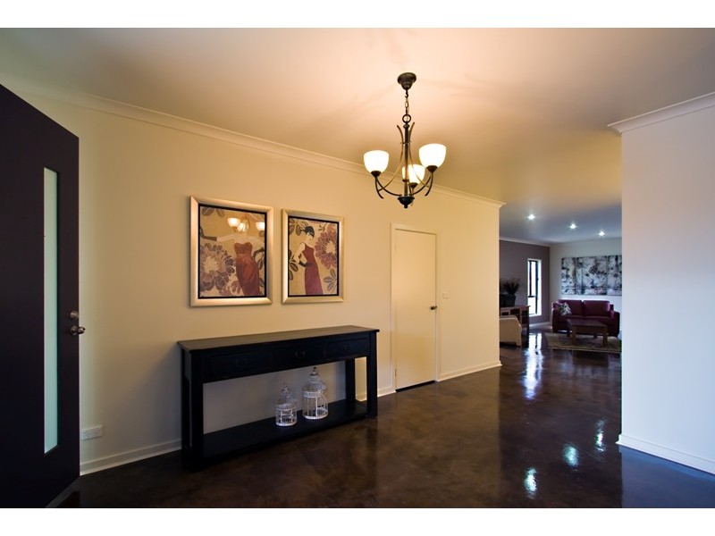 17a WORCESTER ROAD, Gisborne VIC 3437