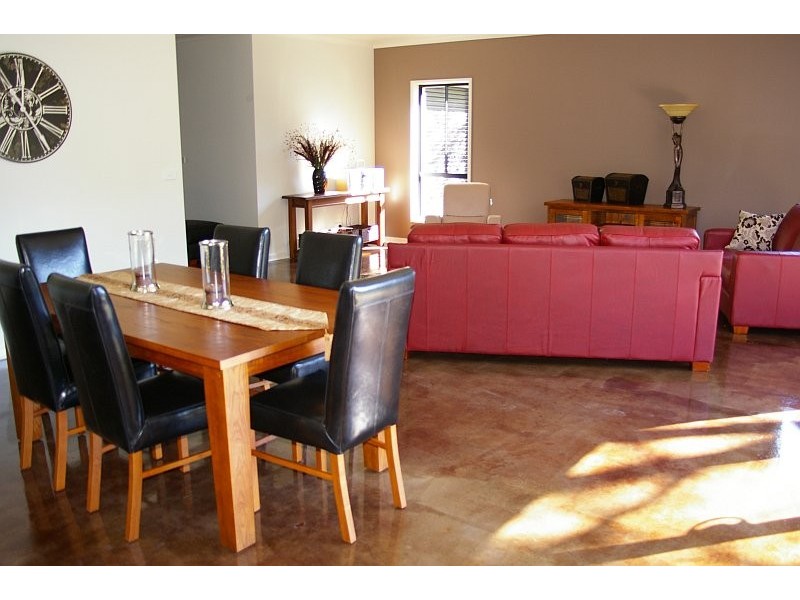 17a WORCESTER ROAD, Gisborne VIC 3437