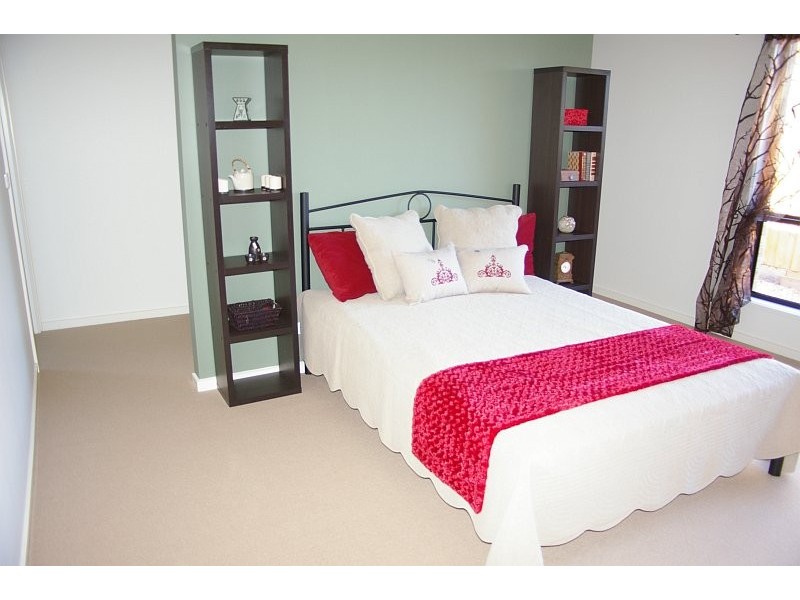 17a WORCESTER ROAD, Gisborne VIC 3437