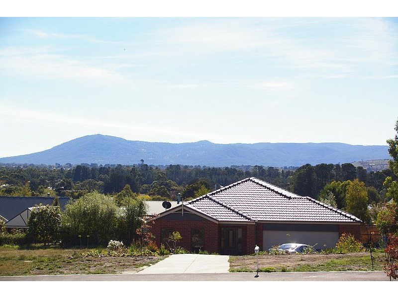 9 ALCHERINGA COURT, Gisborne VIC 3437