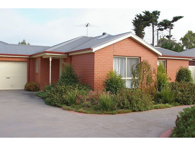 2/16 MORROW ROAD, Gisborne VIC 3437