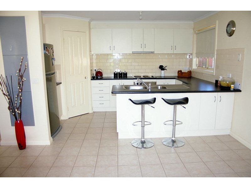 2/16 MORROW ROAD, Gisborne VIC 3437