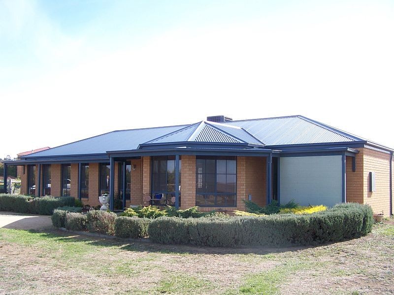 49  STUARTFIELD AVE, Romsey VIC 3434