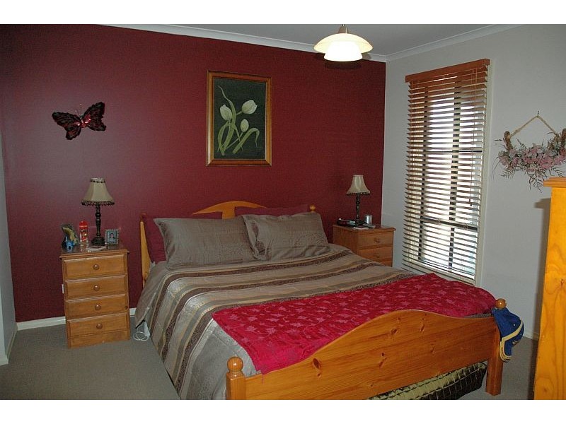 49  STUARTFIELD AVE, Romsey VIC 3434