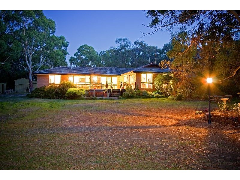 33 WIMBLEDON AVENUE, Macedon VIC 3440