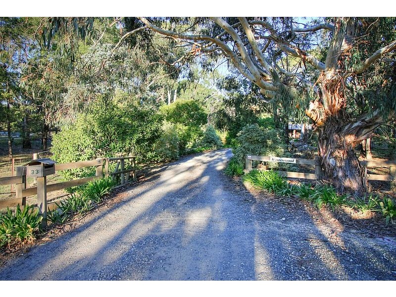 33 WIMBLEDON AVENUE, Macedon VIC 3440