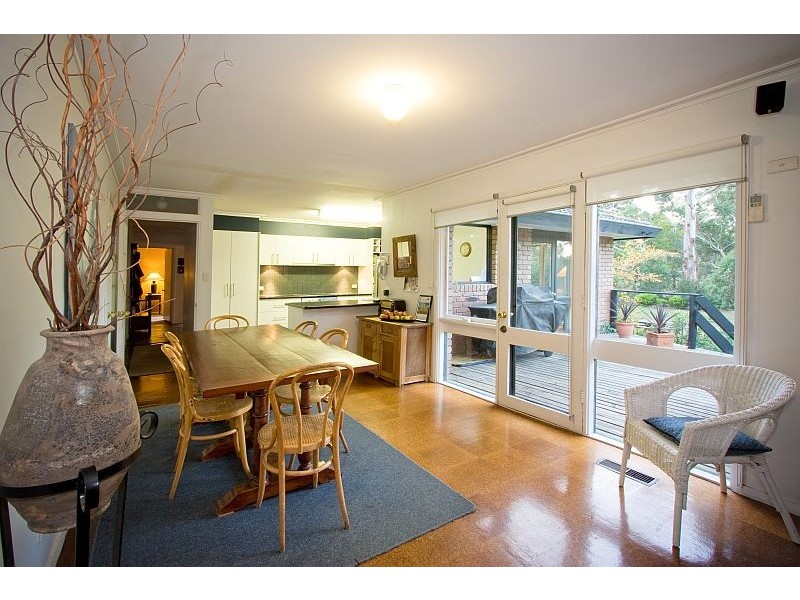 33 WIMBLEDON AVENUE, Macedon VIC 3440