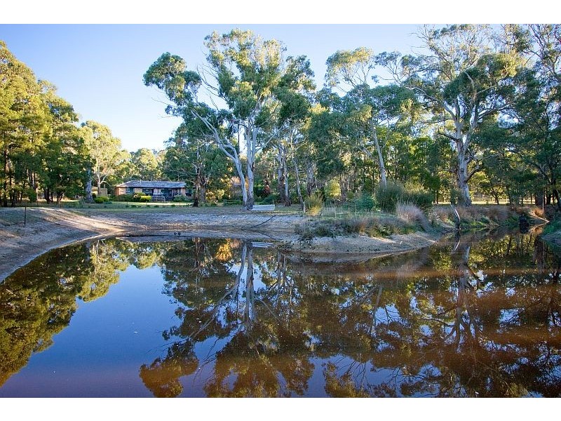 33 WIMBLEDON AVENUE, Macedon VIC 3440