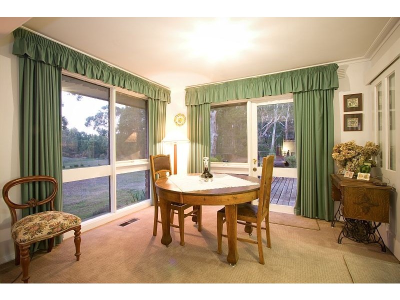 33 WIMBLEDON AVENUE, Macedon VIC 3440