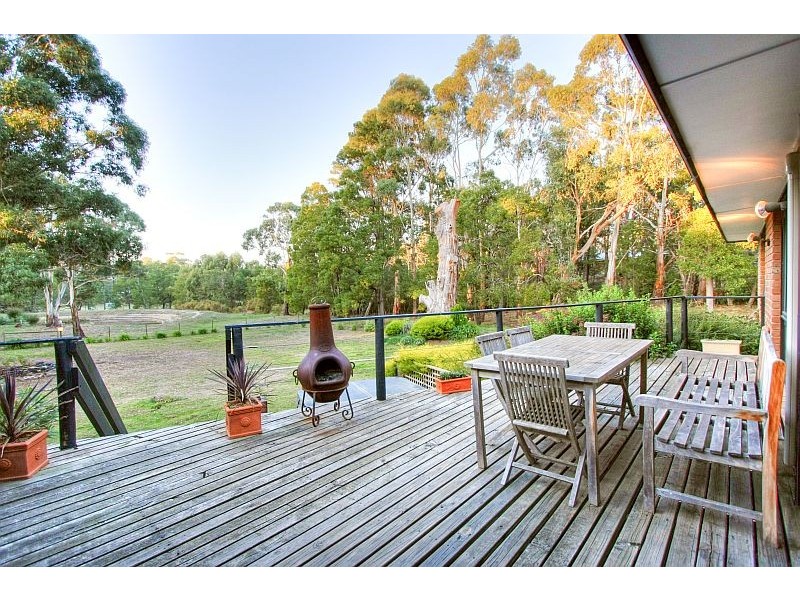 33 WIMBLEDON AVENUE, Macedon VIC 3440