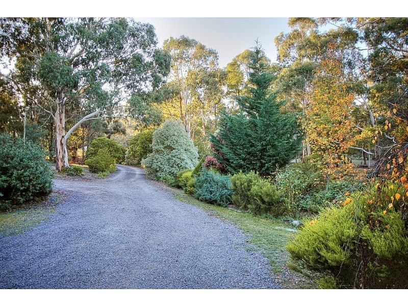 33 WIMBLEDON AVENUE, Macedon VIC 3440