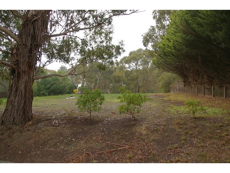 13 MANLANGI COURT, Macedon VIC 3440