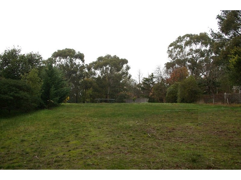 13 MANLANGI COURT, Macedon VIC 3440