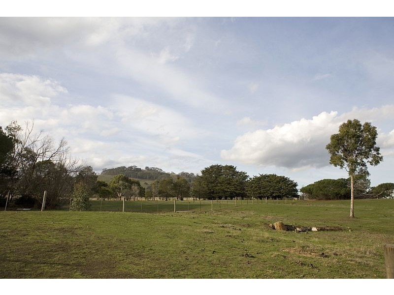 1 DUNNE ROAD, Bullengarook VIC 3437