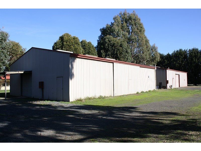 8 (Front) DRYDEN STREET, Woodend VIC 3442