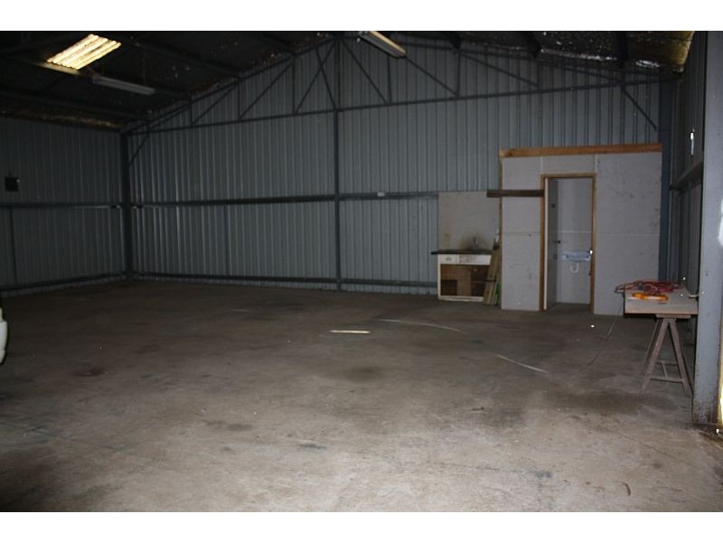 8 (Front) DRYDEN STREET, Woodend VIC 3442