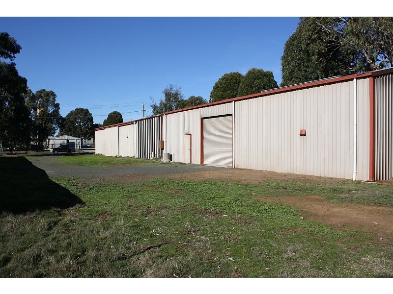 8 (Back)  no.2 DRYDEN STREET, Woodend VIC 3442