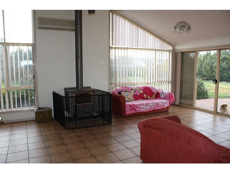 12 CHESSY PARK DRV*, New Gisborne VIC 3438