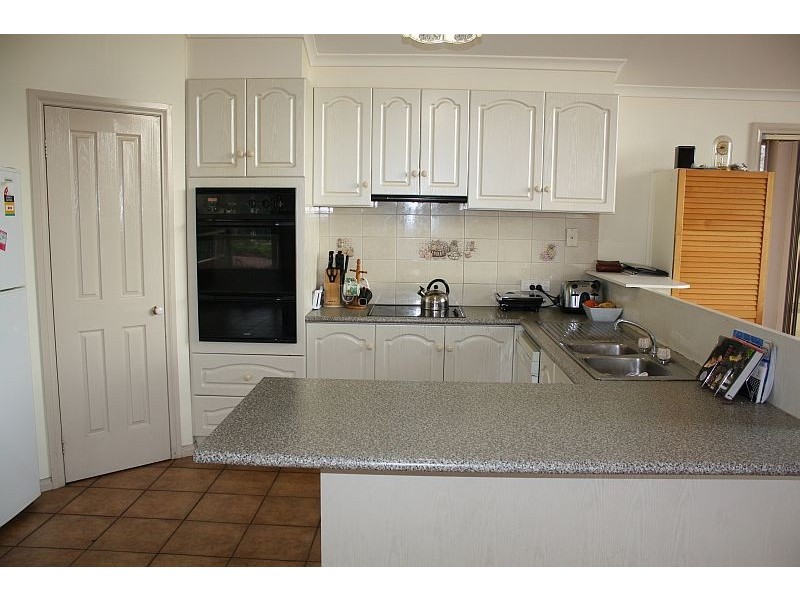 12 CHESSY PARK DRV*, New Gisborne VIC 3438