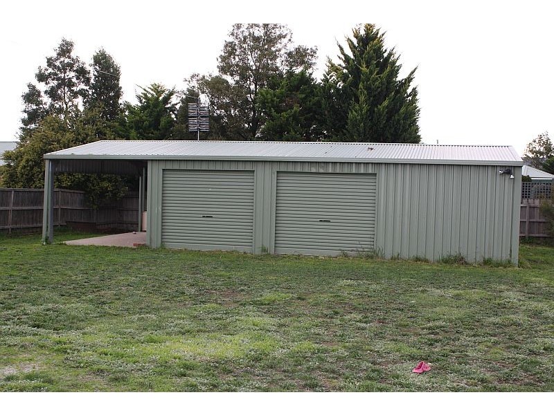 12 CHESSY PARK DRV*, New Gisborne VIC 3438