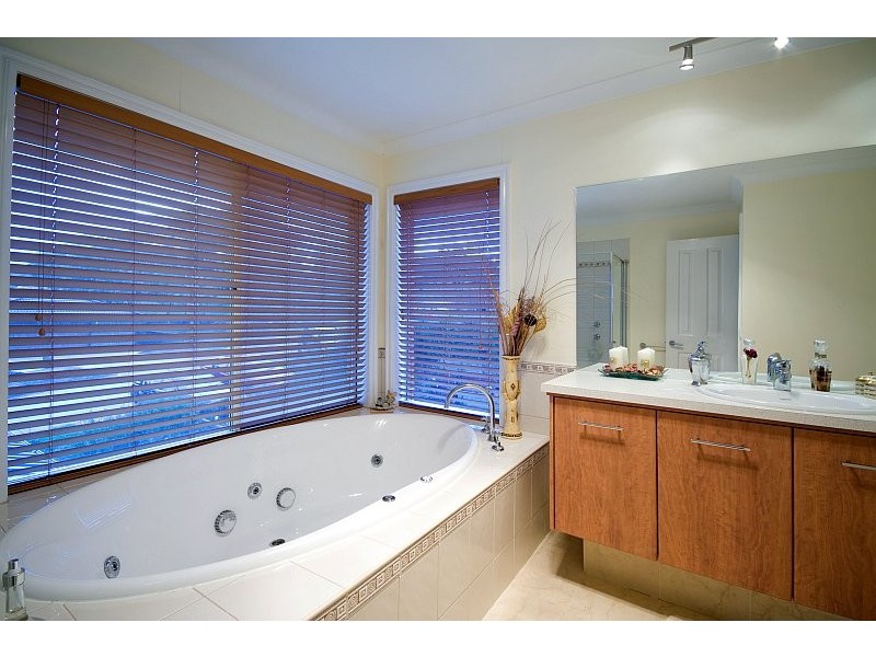 1 KURUNG COURT WEST, Gisborne VIC 3437