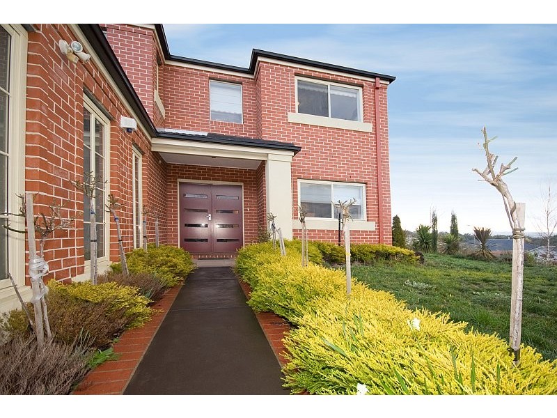 1 KURUNG COURT WEST, Gisborne VIC 3437
