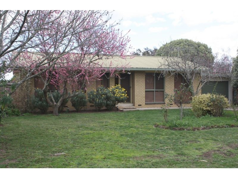 14 FARRELL STREET, Gisborne VIC 3437