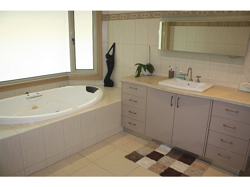 62 TWEDDLE ROAD, Gisborne VIC 3437