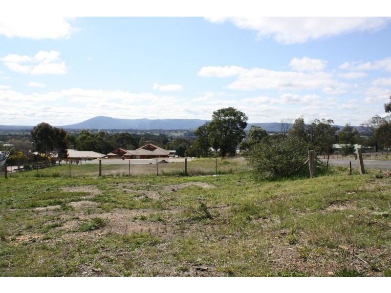 10 PINDARA PLACE, Gisborne VIC 3437