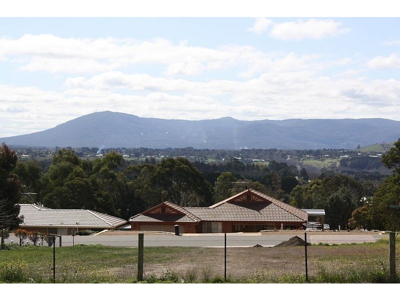 10 PINDARA PLACE, Gisborne VIC 3437