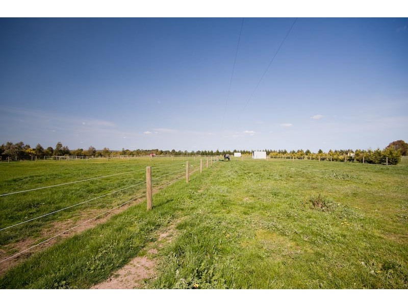 79 BLACK RANGE ROAD*, Romsey VIC 3434