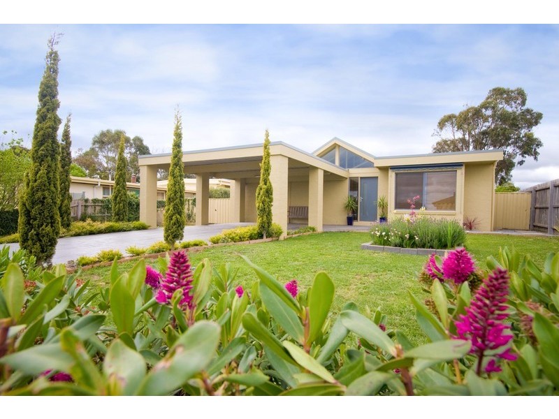 11 Farrell St, New Gisborne VIC 3438