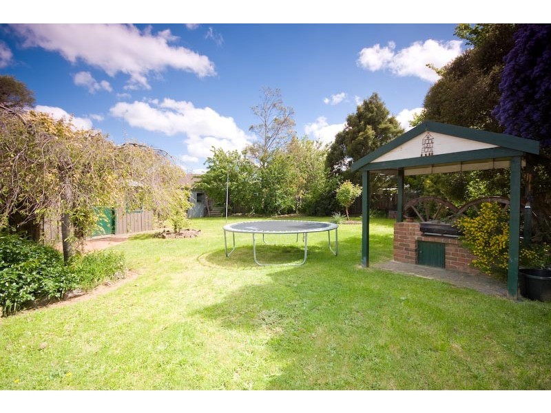 44 Grant Ave, Gisborne VIC 3437