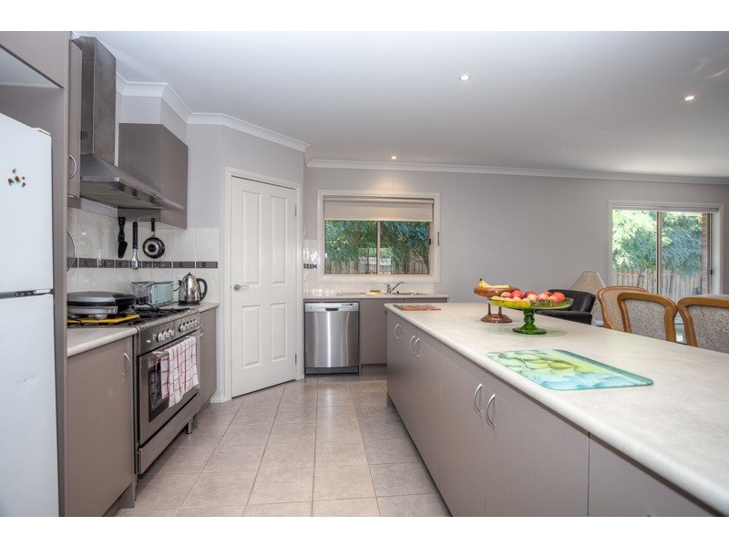 25 Mount Vista Close, New Gisborne VIC 3438