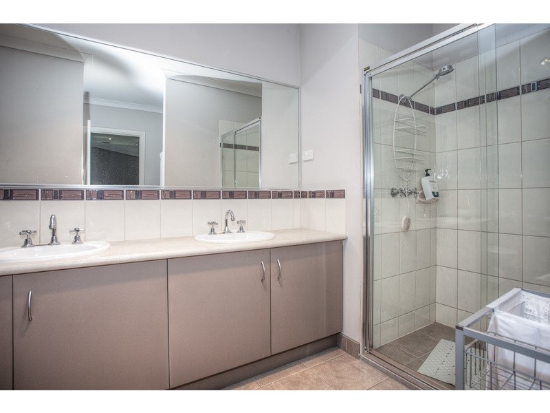 25 Mount Vista Close, New Gisborne VIC 3438