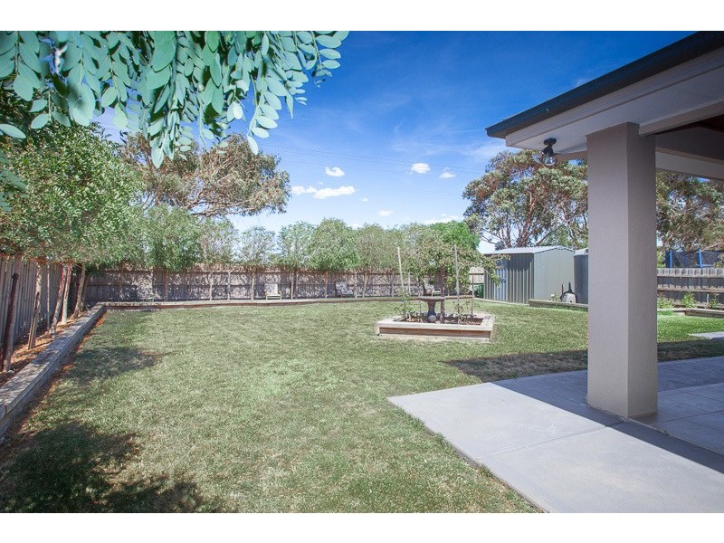 25 Mount Vista Close, New Gisborne VIC 3438