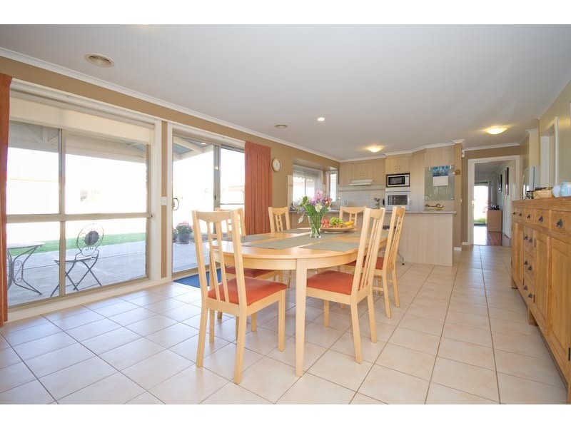 7 Penelope Crt, Gisborne VIC 3437