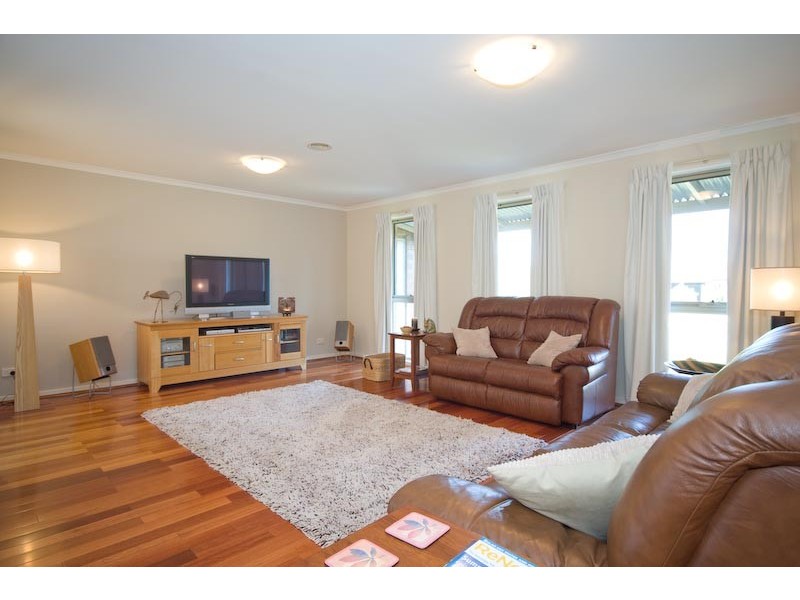 7 Penelope Crt, Gisborne VIC 3437