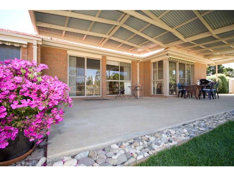 7 Penelope Crt, Gisborne VIC 3437